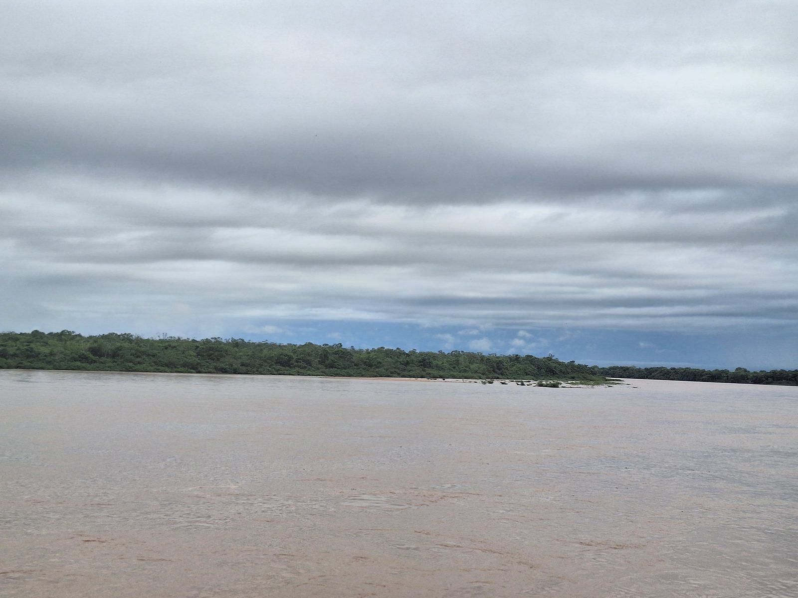 Vida no rio em Itacaiú